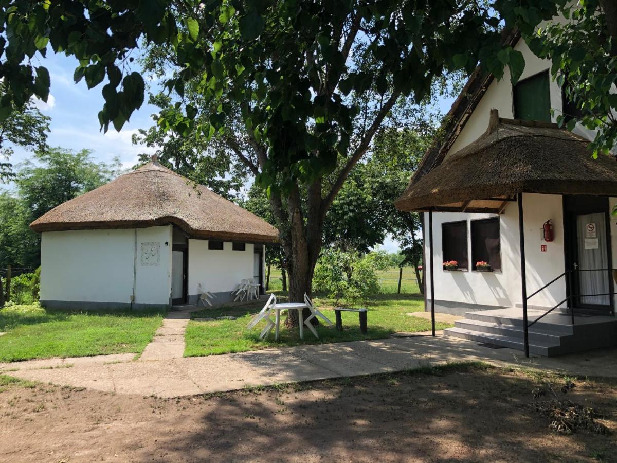 Patkos Motel Tiszafured Exterior photo